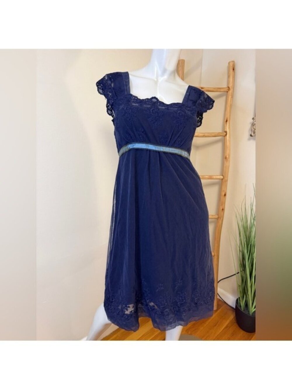 Carolina Herrera Navy Blue Lace Overlay Dress Vintage Y2K Size 6
